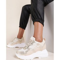 Beżowe Sneakersy Suzanna. Brązowe sneakersy damskie Renee. Za 119,99 zł.