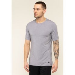 Koszulka techniczna NIKE Transcend AJ8796. Szare koszulki męskie Nike, m, bez wzorów, z elastanu, sportowe, polo, bez rękawów. W wyprzedaży za 149,00 zł.