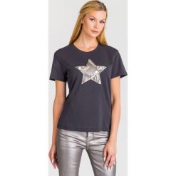 T-SHIRT PINKO. Szare t-shirty damskie Pinko, s, z aplikacjami, z bawełny, z okrągłym kołnierzem. Za 305,40 zł.