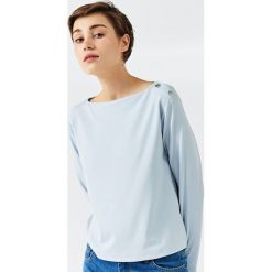 Simple - Bluzka. Szare bluzki damskie marki Simple, z elastanu, casualowe, z dekoltem w łódkę. W wyprzedaży za 299,90 zł.