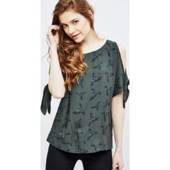 Bluzka typu arms cold. Zielone bluzki damskie Moodo, m. Za 19,99 zł.