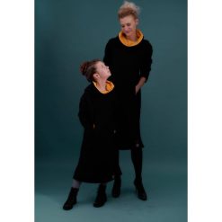 Sukienka Olga Czarna z mandarynką Komplet Mama/Dziecko (1). Czarne sukienki dziewczęce Hultaj Polski, bez wzorów, z elastanu, z krótkim rękawem, krótkie, mini. W wyprzedaży za 500,00 zł.