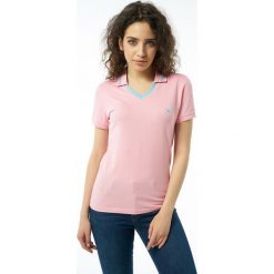 Koszulka polo w kolorze jasnoróżowym. Różowe koszulki damskie xxl, polo. W wyprzedaży za 64,95 zł.