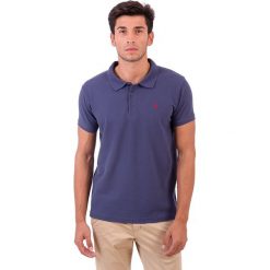 Koszulka polo w kolorze niebieskim. Niebieskie koszulki męskie Polo Club Men, xl, z haftami, z bawełny, polo, bez rękawów. W wyprzedaży za 87,95 zł.