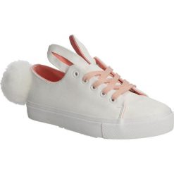 Trampki z uszkami i pomponem Casu LXC7483. Szare trampki i tenisówki damskie Casu, bez wzorów, bez zapięcia. Za 49,99 zł.