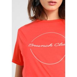 T-shirty damskie: Whistles BRUNCH CLUB LOGO Tshirt z nadrukiem red