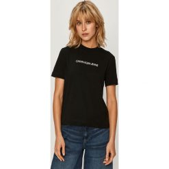 Calvin Klein Jeans - T-shirt. Białe bluzki damskie Calvin Klein Jeans, s, z nadrukiem, z bawełny, casualowe, z okrągłym kołnierzem. Za 139,90 zł.