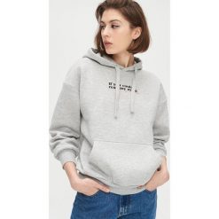 Bluza basic z kapturem - Jasny szary. Szare bluzy damskie Cropp, s, bez wzorów, bez rękawów, z kapturem. Za 79,99 zł.