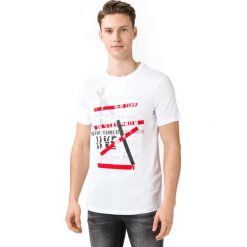 Armani Exchange Koszulka Biały. Białe podkoszulki męskie Armani Exchange, xl, z nadrukiem, z bawełny, bez kołnierzyka, krótkie. Za 292,95 zł.
