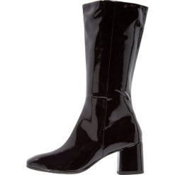 Tamaris Kozaki vine. Czerwone buty zimowe damskie Tamaris, z materiału. W wyprzedaży za 134,50 zł.