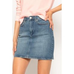 Spódnica jeansowa Wrangler Mid W245JX31A. Niebieskie spódniczki damskie Wrangler, s, bez wzorów, z elastanu. W wyprzedaży za 219,00 zł.