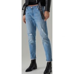 Jeansy typu boyfriend z przetarciami - Niebieski. Jeansy damskie Mohito. Za 119,99 zł.