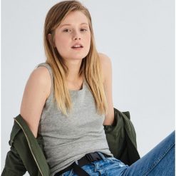Bawełniany tank top - Jasny szary. Szare topy damskie Sinsay, s, bez wzorów, z bawełny, bez kołnierzyka. Za 7,99 zł.
