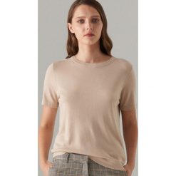 Dzianinowa bluzka basic - Beżowy. Brązowe bluzki damskie Mohito, s, bez wzorów, z dzianiny, bez kołnierzyka, bez rękawów. Za 49,99 zł.