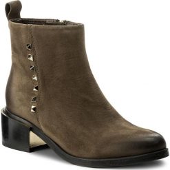 Botki CARINII - B4087 I43-000-PSK-C54. Zielone buty zimowe damskie marki Carinii, z nubiku, na obcasie. W wyprzedaży za 259,00 zł.