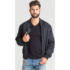 KURTKA VERSACE JEANS COUTURE. Czarne płaszcze męskie Versace Jeans Couture, m, z aplikacjami, z jeansu, bez kaptura. Za 1919,00 zł.