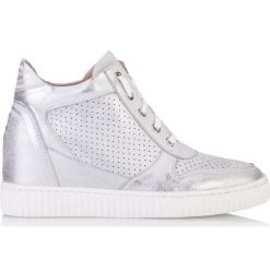 Sneakersy srebrne na koturnie. Szare sneakersy damskie Arturo Vicci, ze skóry. Za 299,00 zł.