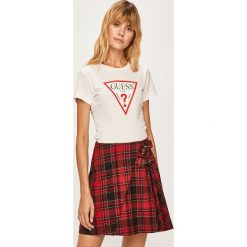 Guess Jeans - T-shirt. Szare bluzki damskie Guess Jeans, s, z nadrukiem, z bawełny, z okrągłym kołnierzem, z krótkim rękawem. W wyprzedaży za 119,90 zł.