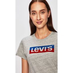 Levi's - T-shirt. Szare bluzki damskie Levi's®, s, z nadrukiem, z bawełny, z okrągłym kołnierzem. W wyprzedaży za 59,90 zł.