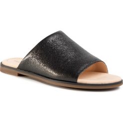 Klapki CLARKS - Bay Petal 261351564 Black Interest. Czarne klapki damskie Clarks, bez wzorów, ze skóry, bez obcasa, na obcasie. W wyprzedaży za 199,00 zł.