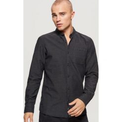 Bawełniana koszula SLIM FIT z mikrowzorem - Czarny. Czarne koszule męskie marki Cropp, s, z bawełny. Za 79,99 zł.