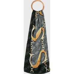 Guess Jeans - Chusta. Czarne szaliki damskie Guess Jeans, z aplikacjami, z wiskozy. W wyprzedaży za 159,90 zł.