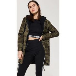 Płaszcze damskie pastelowe: Sportowy płaszcz camo – Wielobarwn