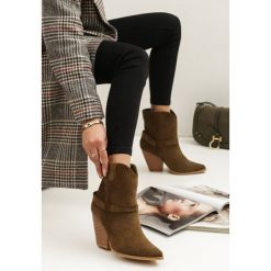 Khaki Kowbojki Ramsgate. Brązowe botki damskie Renee, z futra, przed kolano, na wysokim obcasie, na obcasie, z paskami. Za 159,99 zł.