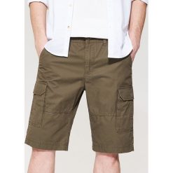 Spodenki i szorty męskie: Bermudy z kieszeniami cargo - Khaki