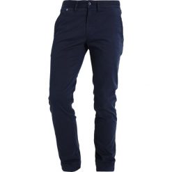 Tommy Jeans SLIM FERRY Chinosy navy blazer. Niebieskie jeansy męskie slim Tommy Jeans, z bawełny. Za 379,00 zł.