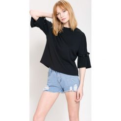 Bluzki damskie: Czarna Bluzka Bird Can Sing