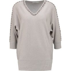 Swetry klasyczne damskie: Wallis Petite DIAMONTE TRIM NECK Sweter champagne