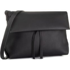 Torebka CLARKS - Cabana Cove 261439410 Black. Czarne listonoszki damskie Clarks, bez wzorów, ze skóry ekologicznej, bez dodatków. W wyprzedaży za 179,00 zł.