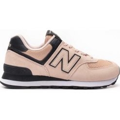 Wygodne Różowe Sneakersy New Balance WL574WEG. Fioletowe sneakersy damskie Molly.pl, z zamszu. Za 349,00 zł.