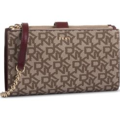Torebka DKNY - Braynt Wallet Cbody R915JB76 Chn Lg/Bldred QLA. Brązowe listonoszki damskie DKNY, na co dzień, bez wzorów, ze skóry ekologicznej, eleganckie, bez dodatków. W wyprzedaży za 369,00 zł.