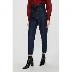 Review - Jeansy. Niebieskie jeansy damskie relaxed fit Review, z podwyższonym stanem. Za 219,90 zł.