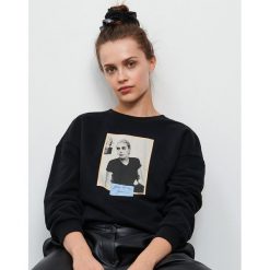 Bluza oversize z nadrukiem - Czarny. Czarne bluzy damskie Reserved, s, z nadrukiem, bez rękawów, bez kaptura. Za 99,99 zł.