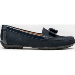 Granatowe mokasyny damskie. Niebieskie mokasyny damskie marki Kazar, z nubiku, klasyczne. Za 399,00 zł.