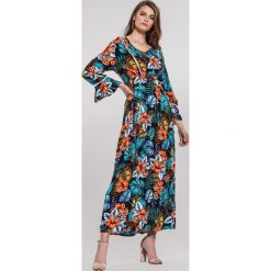 Granatowa Sukienka Affluent. Niebieskie sukienki damskie other, s, w kwiaty, eleganckie, z okrągłym kołnierzem, bez rękawów, maxi, dopasowane. Za 89,99 zł.