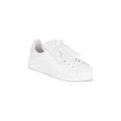 Buty Victoria DEPORTIVO PIEL / FLECOS GLITTER. Białe trampki i tenisówki damskie Victoria, bez wzorów, bez zapięcia. Za 263,20 zł.