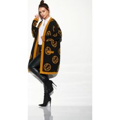 Kardigan monogramy czarny-złoty. Żółte swetry damskie Lemoniade, s, bez wzorów, eleganckie, bez rękawów, bez kaptura. Za 169,90 zł.