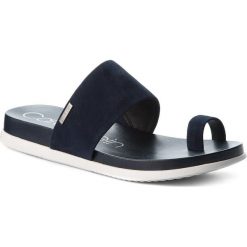 Japonki CALVIN KLEIN - Danava E6554 Deep Navy. Niebieskie klapki damskie Calvin Klein, bez wzorów, z zamszu, bez obcasa. W wyprzedaży za 299,00 zł.