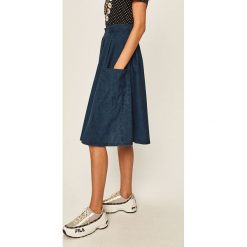 Pepe Jeans - Spódnica Layla. Niebieskie spódniczki damskie Pepe Jeans, na co dzień, s, bez wzorów, z bawełny, casualowe, midi, rozkloszowane. W wyprzedaży za 239,90 zł.