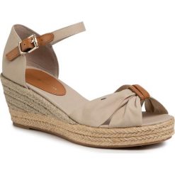 Espadryle TOMMY HILFIGER - Basic Opened Toe Mid Vedge FW0FW04785 Stone AEP. Brązowe espadryle damskie TOMMY HILFIGER, bez wzorów, ze skóry, bez obcasa, na obcasie. W wyprzedaży za 279,00 zł.