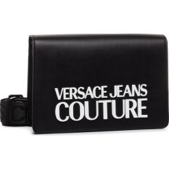 Torebka VERSACE JEANS COUTURE - E1VVBBM7 71413 899. Czarne listonoszki damskie Versace Jeans Couture, bez wzorów, z jeansu, bez dodatków. W wyprzedaży za 499,00 zł.