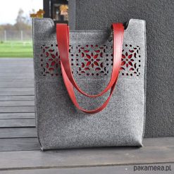 Torebka filcowa - z motywem ażurowym - szara. Szare torebki klasyczne damskie Pakamera, w ażurowe wzory. Za 150,00 zł.
