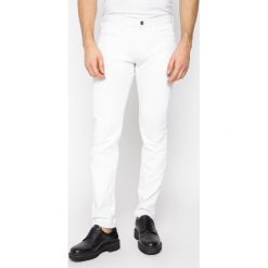 Jeansy Slim Fit Emporio Armani 3H1J06 1N4ZZ 0100. Białe jeansy męskie Emporio Armani, m, bez wzorów, z elastanu. Za 599,00 zł.