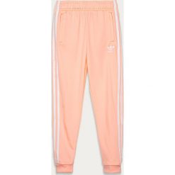 Adidas Originals - Spodnie dziecięce 128-164 cm. Różowe spodnie dziewczęce adidas Originals, bez wzorów, z poliesteru. Za 149,90 zł.