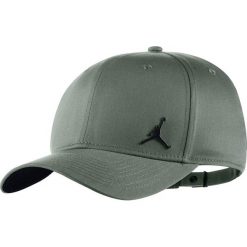 Jordan Classic99 Metal Jumpman Cap 899657-323. Zielone czapki męskie Jordan, bez wzorów, z bawełny. W wyprzedaży za 109,99 zł.