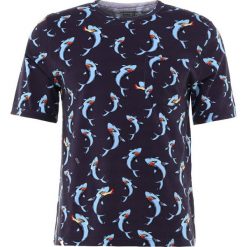 Band of Outsiders POCKET Tshirt z nadrukiem atlantic blue. Niebieskie koszulki polo męskie Band of Outsiders, m, z nadrukiem, z elastanu. W wyprzedaży za 398,30 zł.